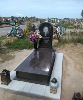 Памятник одиночный 100